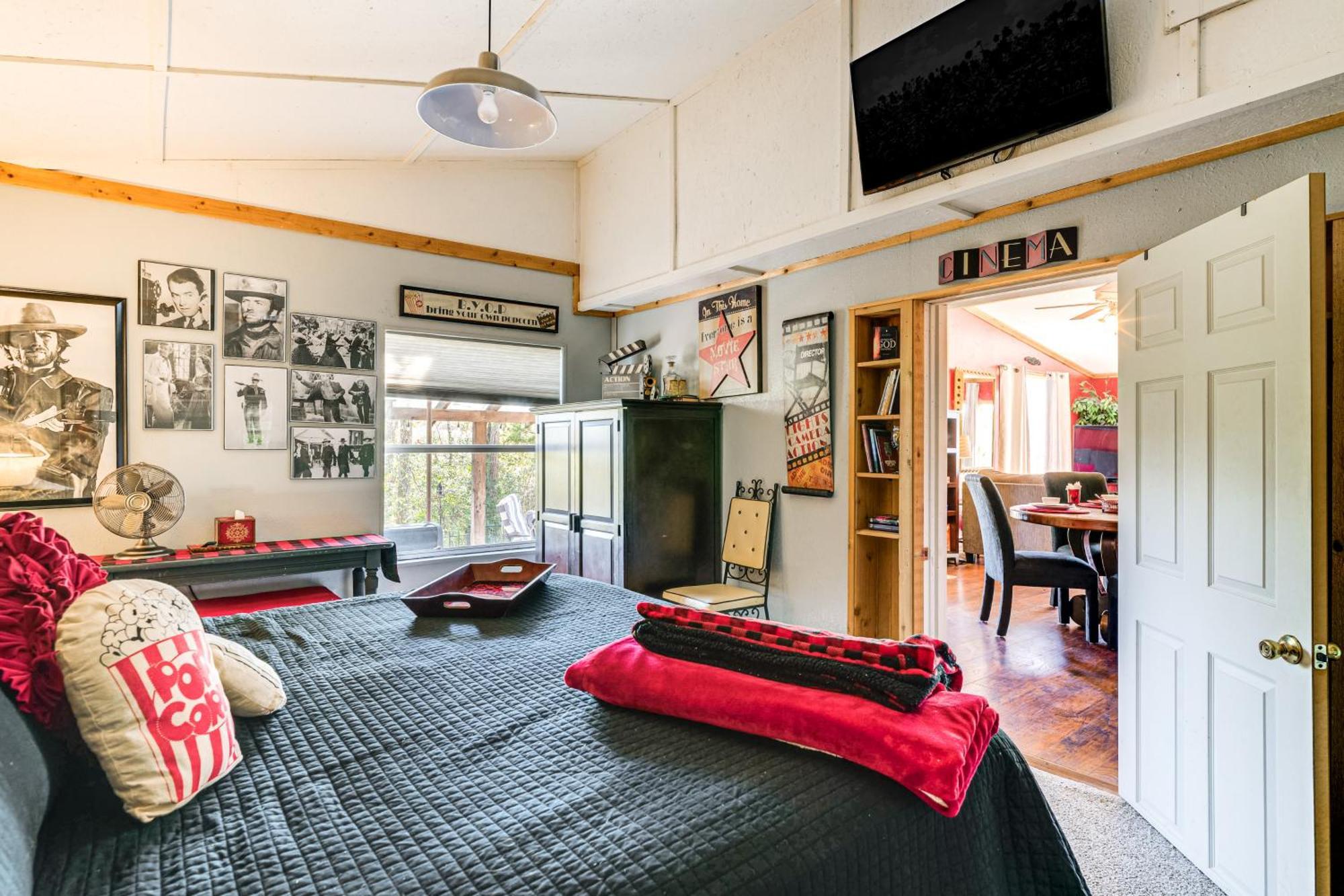 Vila College Station Getaway With Hot Tub And Courtyard! Exteriér fotografie