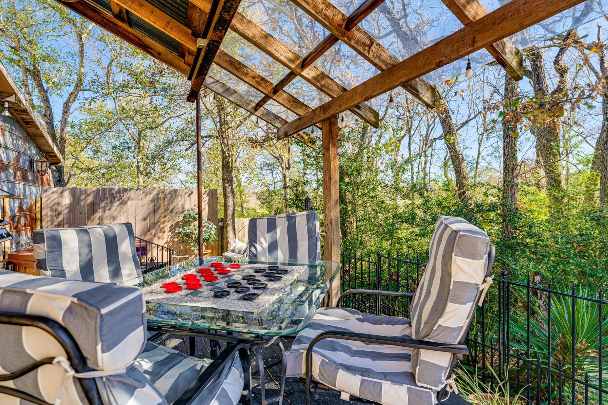 Vila College Station Getaway With Hot Tub And Courtyard! Exteriér fotografie