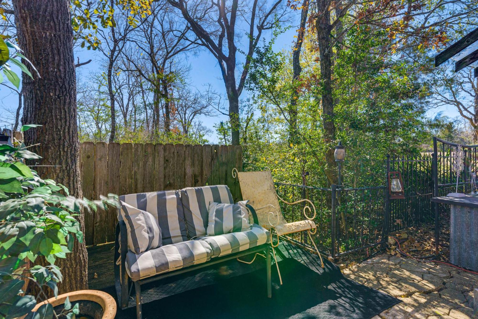 Vila College Station Getaway With Hot Tub And Courtyard! Exteriér fotografie